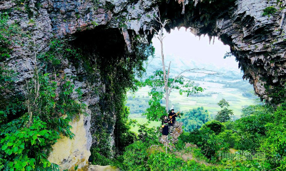 Đ&aacute;nh thức vi&ecirc;n ngọc th&ocirc; Đ&aacute;n Pi&oacute;ong