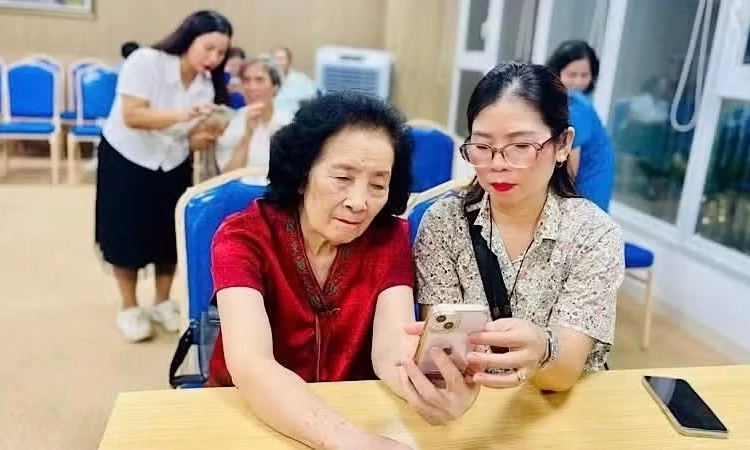 Ph&aacute;t huy nền tảng số d&ugrave;ng chung