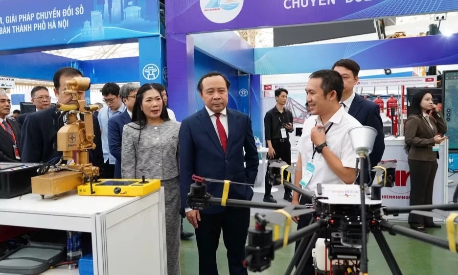 Đổi mới c&aacute;ch hỗ trợ địa phương chuyển đổi số