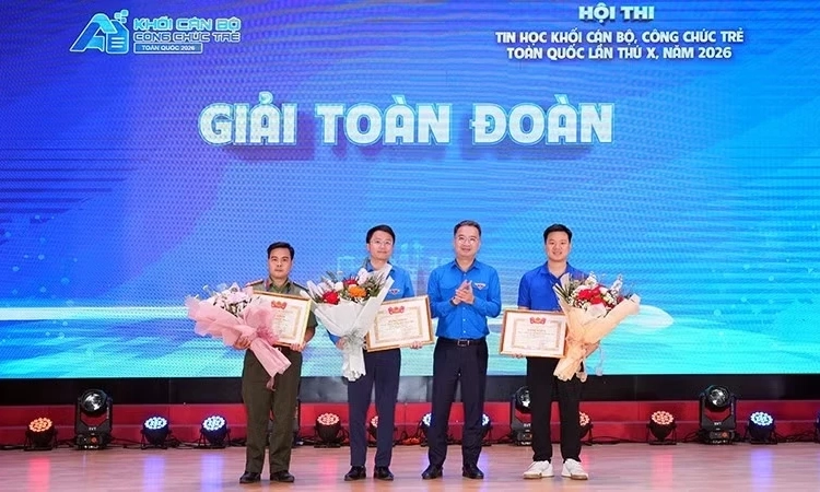 Trao giải hội thi tin học c&aacute;n bộ, c&ocirc;ng chức trẻ