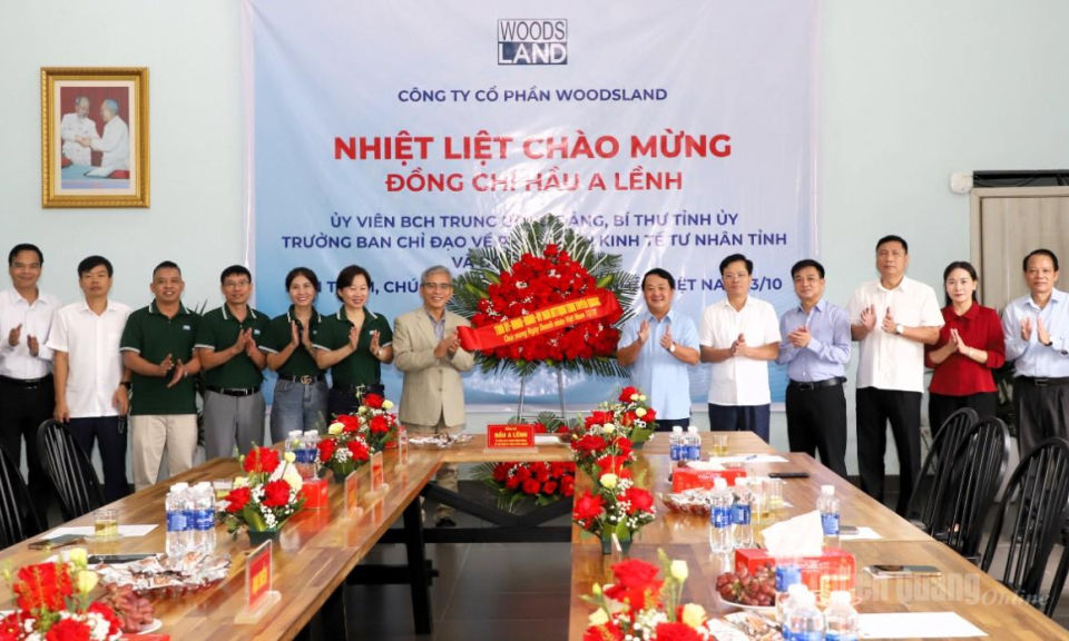 Đồng ch&iacute; B&iacute; thư Tỉnh ủy Hầu A Lềnh: Đồng h&agrave;nh v&agrave; tạo đ&agrave; cho doanh nghiệp ph&aacute;t triển bền vững