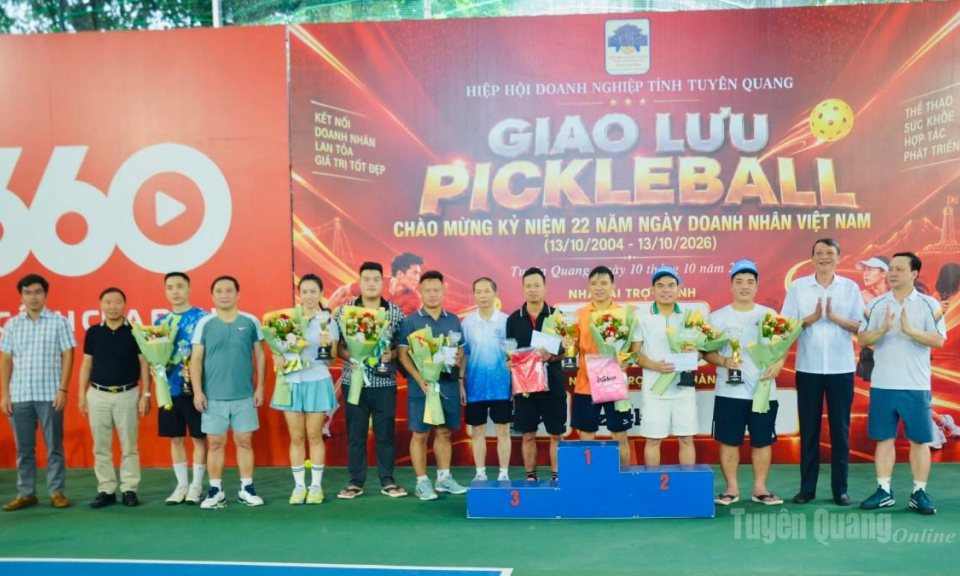 Giao lưu Pickleball ch&agrave;o mừng Ng&agrave;y Doanh nh&acirc;n Việt Nam