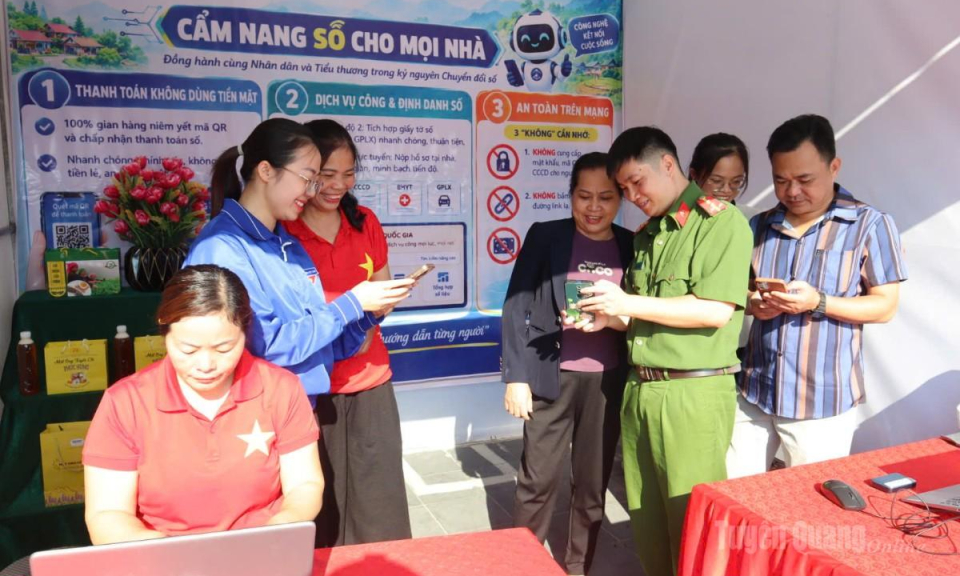 Y&ecirc;n Minh ra mắt m&ocirc; h&igrave;nh &ldquo;Th&ocirc;n số&rdquo; v&agrave; Chợ chuyển đổi số