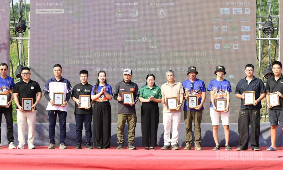 Gần 100 vận động vi&ecirc;n tham gia Giải tr&igrave;nh diễn l&aacute;i xe &ocirc; t&ocirc; - m&ocirc; t&ocirc; địa h&igrave;nh tỉnh Tuy&ecirc;n Quang mở rộng lần thứ V