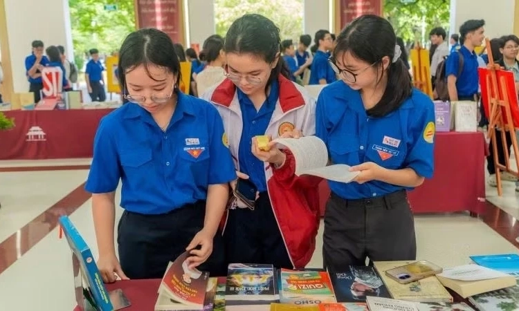 Lan tỏa văn h&oacute;a đọc trong thanh ni&ecirc;n tại Huế