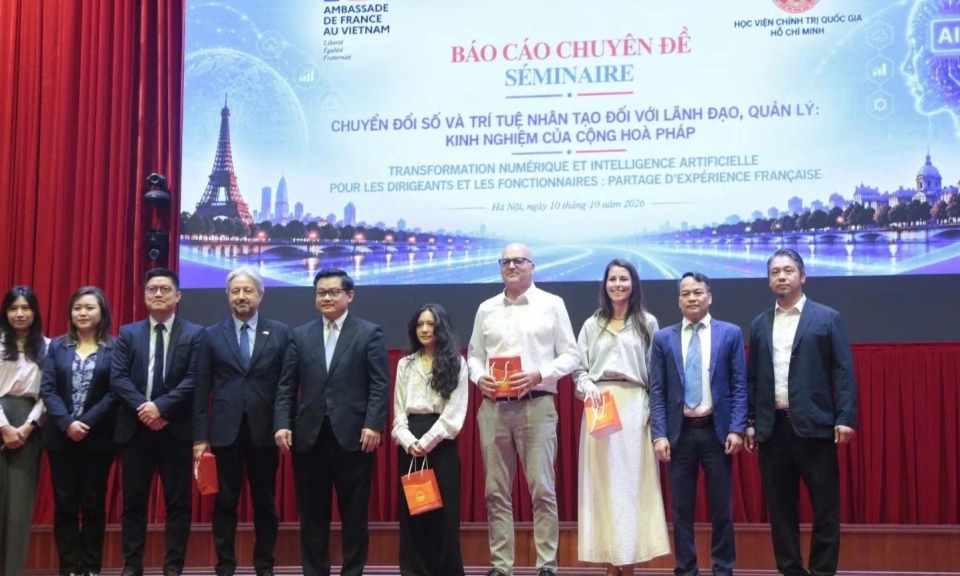 N&acirc;ng cao năng lực thực h&agrave;nh cho c&aacute;c nh&agrave; l&atilde;nh đạo, quản l&yacute; trong chuyển đổi số v&agrave; ứng dụng AI