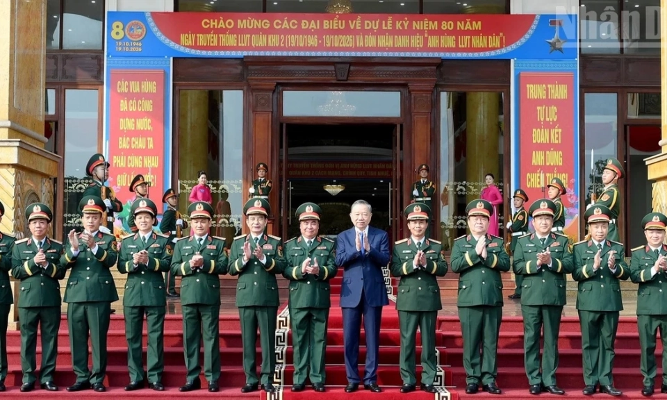 [Ảnh] Tổng B&iacute; thư, Chủ tịch nước T&ocirc; L&acirc;m dự Lễ kỷ niệm 80 năm Ng&agrave;y truyền thống Lực lượng vũ trang Qu&acirc;n khu 2