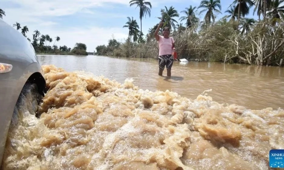 Mexico huy động hơn 22.000 nh&acirc;n lực ứng ph&oacute; b&atilde;o Simon
