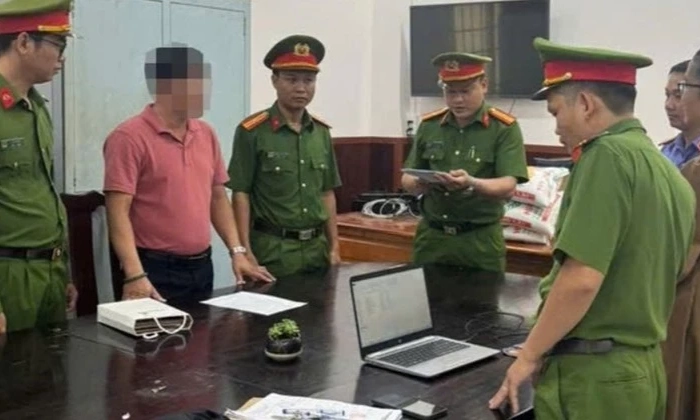 Tạm giam nh&acirc;n vi&ecirc;n ng&acirc;n h&agrave;ng chiếm đoạt 73,4 tỉ đồng bằng chi&ecirc;u tr&ograve; đ&aacute;o hạn