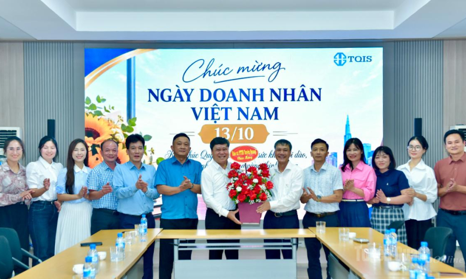 B&aacute;o v&agrave; ph&aacute;t thanh, truyền h&igrave;nh Tuy&ecirc;n Quang thăm, ch&uacute;c mừng nh&acirc;n Ng&agrave;y Doanh nh&acirc;n Việt Nam
