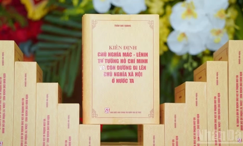 Ra mắt cuốn s&aacute;ch Ki&ecirc;n định chủ nghĩa M&aacute;c-L&ecirc;nin, tư tưởng Hồ Ch&iacute; Minh v&agrave; con đường đi l&ecirc;n chủ nghĩa x&atilde; hội ở nước ta
