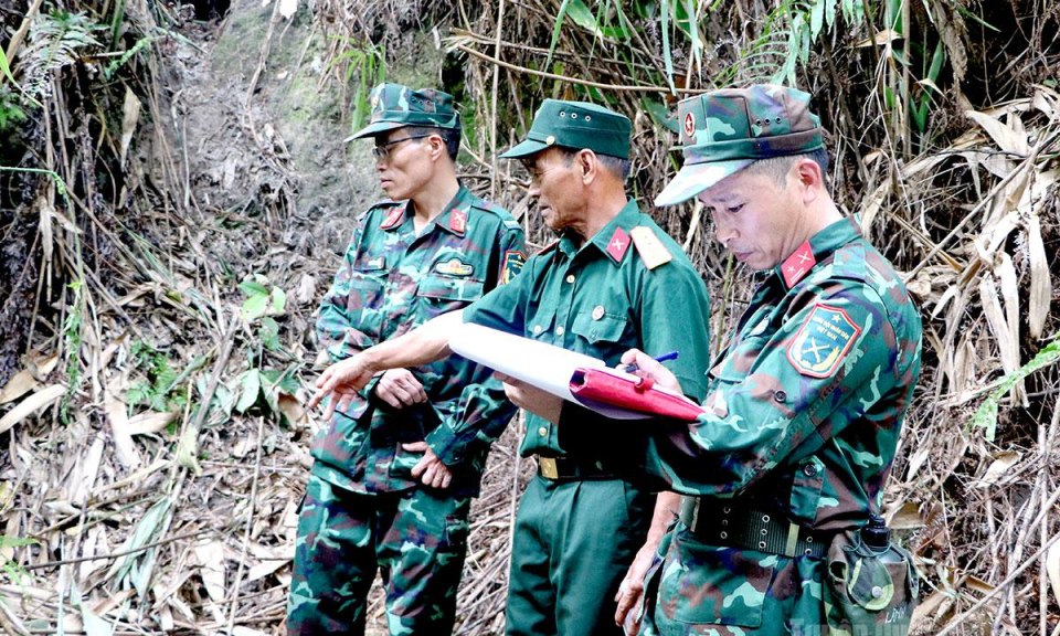 Những bước ch&acirc;n t&igrave;m đồng đội