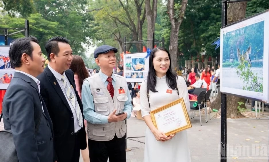 Vẻ đẹp H&agrave; Nội v&agrave; những nẻo đường đất nước qua ảnh b&aacute;o ch&iacute;