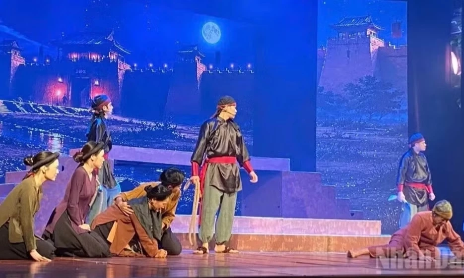 Th&uacute;c đẩy h&igrave;nh th&agrave;nh trung t&acirc;m c&ocirc;ng nghiệp văn h&oacute;a