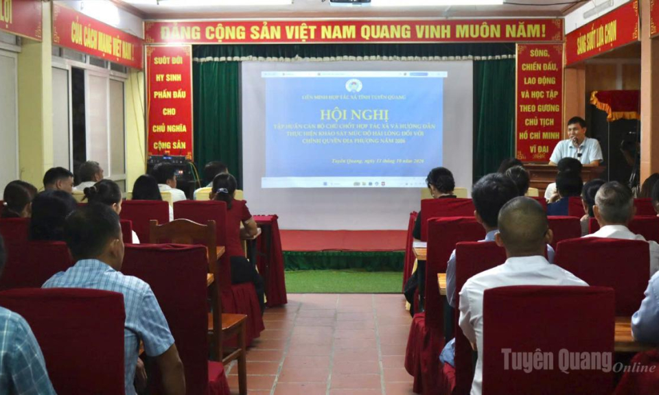 Đại diện 40 hợp t&aacute;c x&atilde; được tập huấn khảo s&aacute;t mức độ h&agrave;i l&ograve;ng đối với ch&iacute;nh quyền địa phương cấp tỉnh