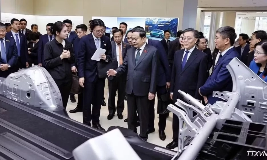 Chủ tịch Quốc hội Trần Thanh Mẫn thăm Khu Ph&aacute;t triển kinh tế-c&ocirc;ng nghệ Bắc Kinh