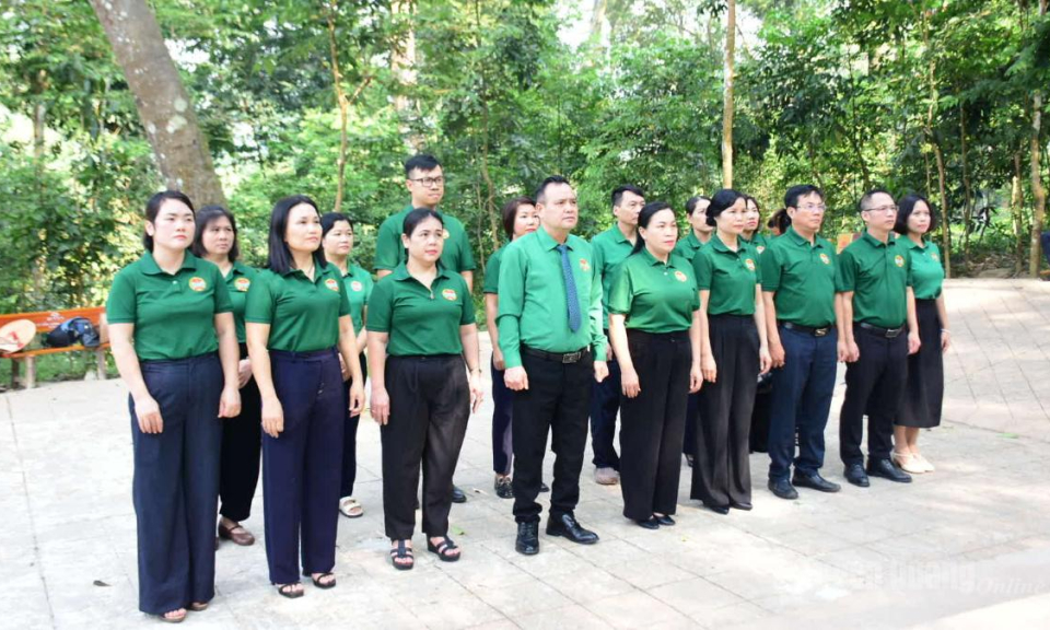 Hội N&ocirc;ng d&acirc;n tỉnh tổ chức về nguồn, sinh hoạt chuy&ecirc;n đề tại Khu di t&iacute;ch Quốc gia đặc biệt T&acirc;n Tr&agrave;o