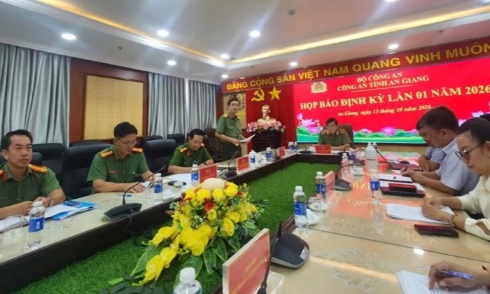Tạm giam 10 đối tượng li&ecirc;n quan vụ lừa đảo qua mạng về hoạt động du lịch ở Ph&uacute; Quốc