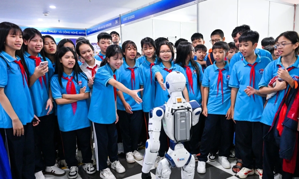 Robot Việt: Gỡ n&uacute;t thắt từ nghi&ecirc;n cứu đến thị trường