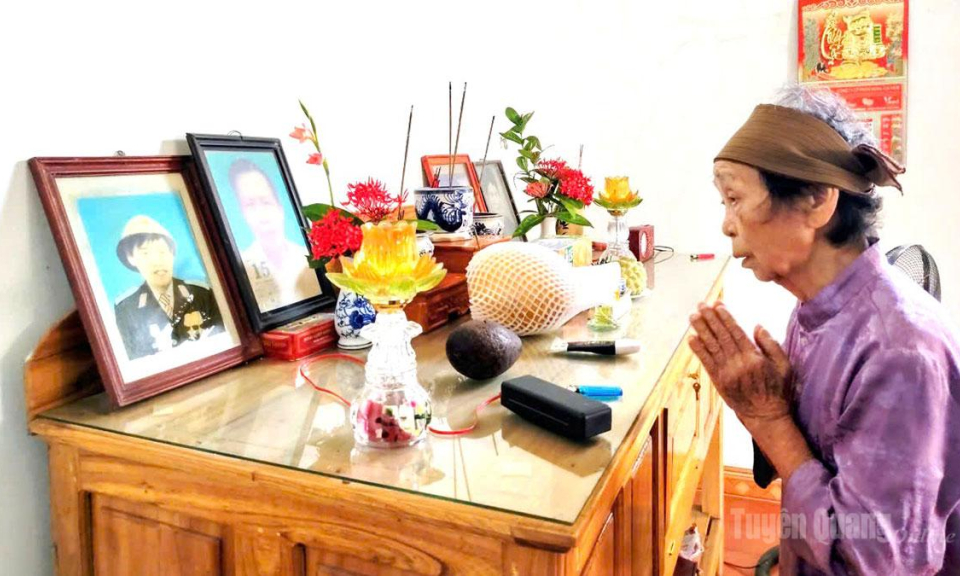 L&ograve;ng mẹ chờ mong con về