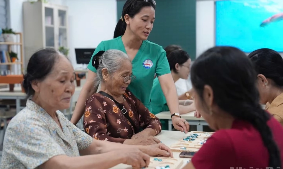 Việt Nam cần l&agrave;m g&igrave; với nguy cơ &ldquo;gi&agrave; trước khi gi&agrave;u&rdquo;?