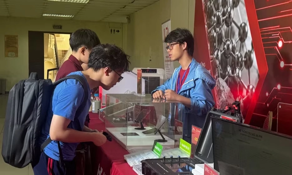 Triển khai x&aacute;c nhận sản phẩm c&ocirc;ng nghệ chiến lược