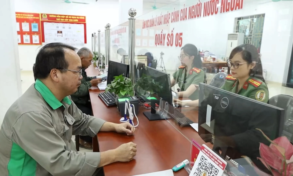 Chuyển đổi số trong cải c&aacute;ch h&agrave;nh ch&iacute;nh tại Tuy&ecirc;n Quang