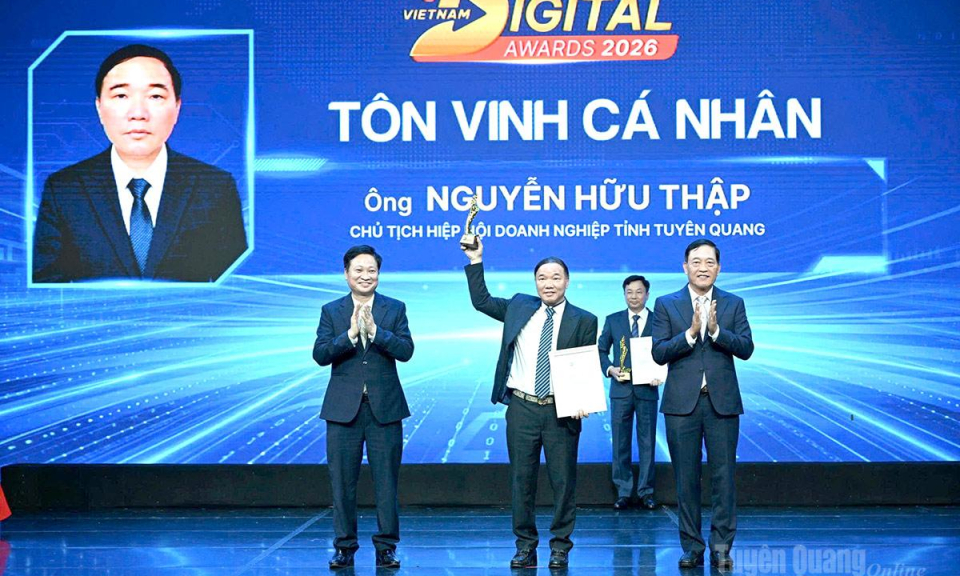 &Ocirc;ng Nguyễn Hữu Thập được vinh danh tại Giải thưởng Chuyển đổi số Việt Nam 2026
