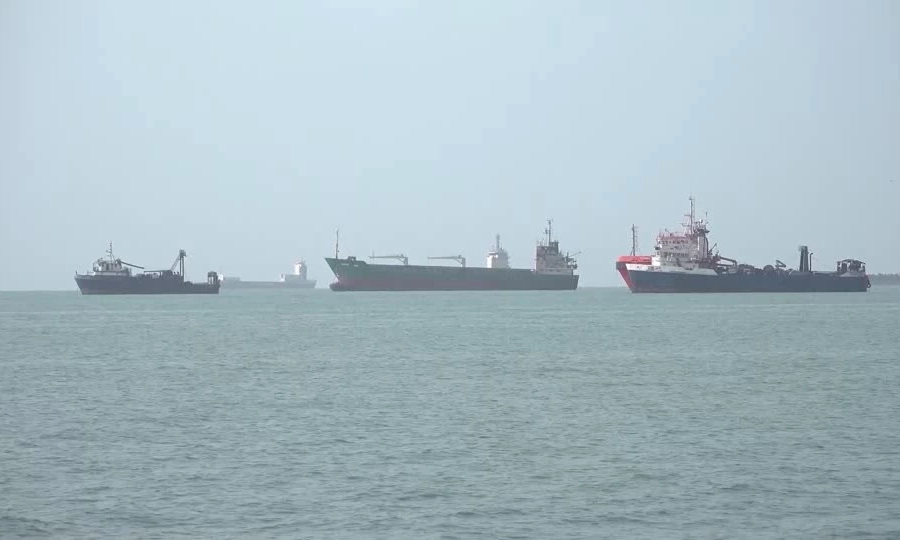 Iran tăng sức &eacute;p qu&acirc;n sự tại Eo biển Hormuz