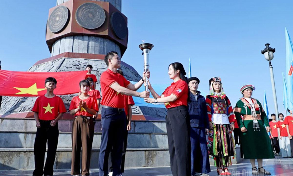 Viết tiếp h&agrave;nh tr&igrave;nh &ldquo;T&ocirc;i y&ecirc;u Tổ quốc t&ocirc;i&rdquo;