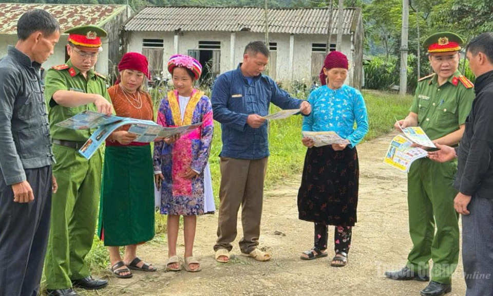 Gần D&acirc;n để tạo đ&ocirc;̀ng thu&acirc;̣n