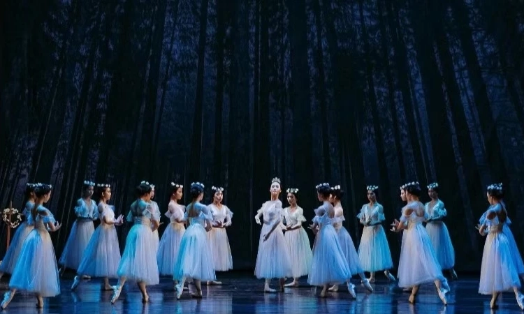 T&aacute;i diễn vở ballet Giselle tại Th&agrave;nh phố Hồ Ch&iacute; Minh