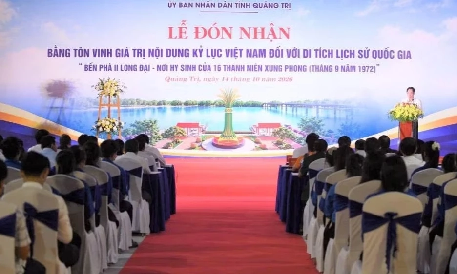 Quảng Trị đ&oacute;n nhận bằng t&ocirc;n vinh gi&aacute; trị nội dung kỷ lục Việt Nam cho Di t&iacute;ch lịch sử quốc gia Bến ph&agrave; II Long Đại