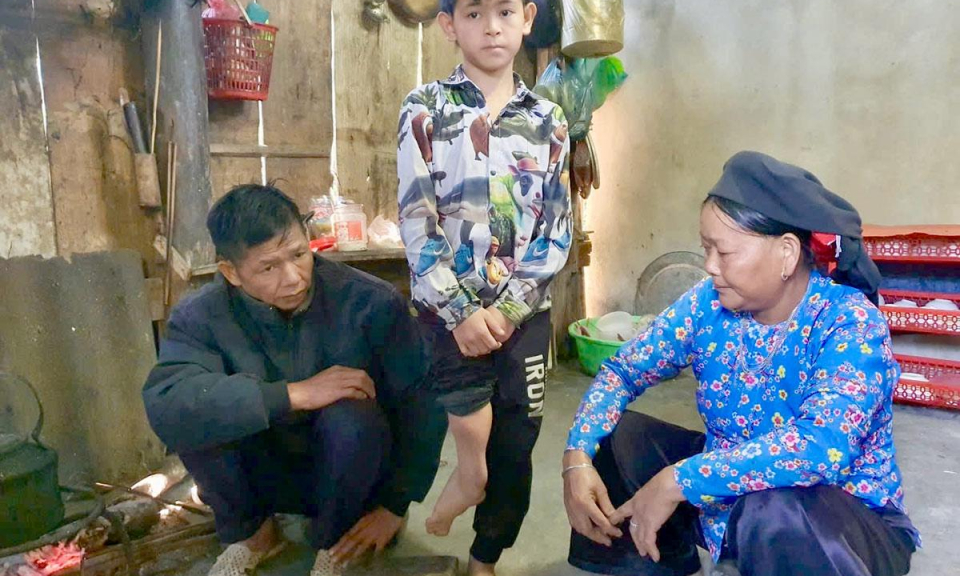 Lắp ch&acirc;n giả miễn ph&iacute; cho học sinh khuyết tật V&agrave;ng Văn Nguyễn