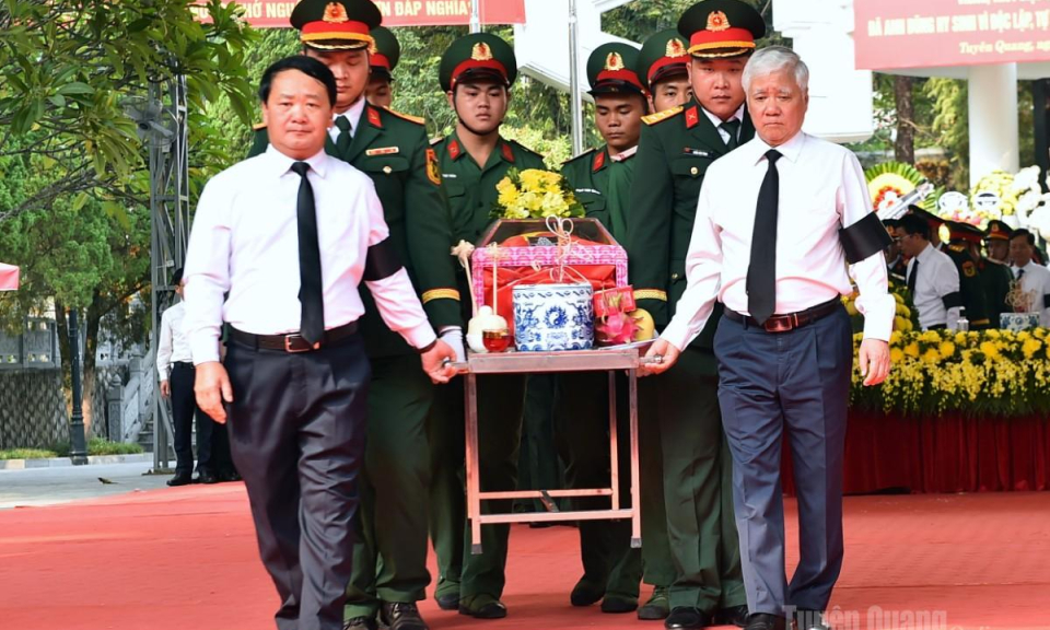 Lễ viếng, truy điệu v&agrave; an t&aacute;ng 93 h&agrave;i cốt liệt sĩ tại Nghĩa trang Liệt sĩ Quốc gia Vị Xuy&ecirc;n