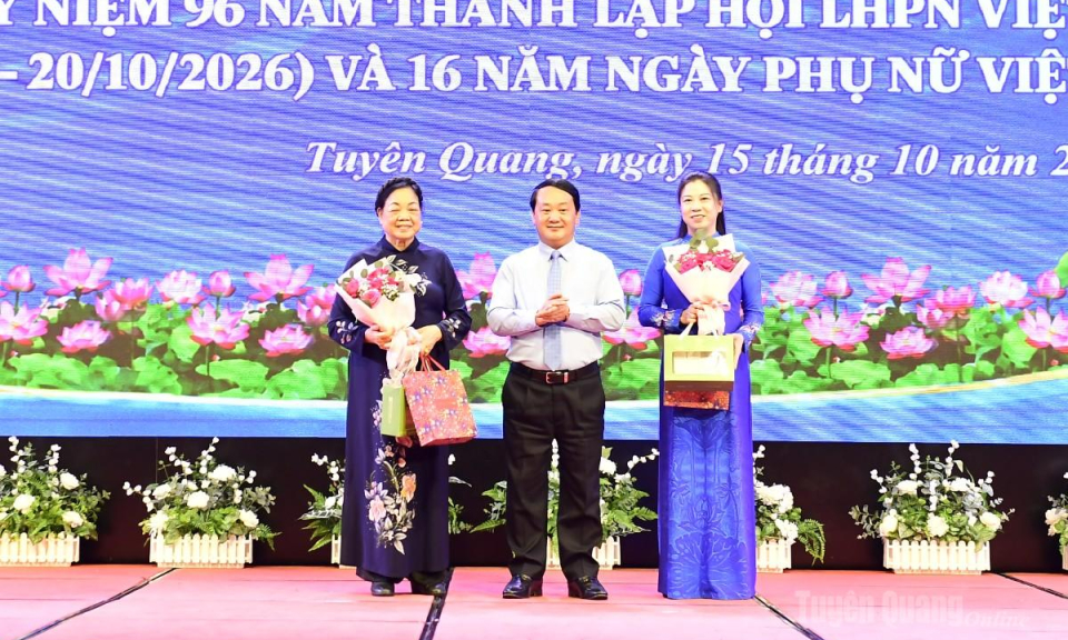 Gặp mặt t&ocirc;n vinh c&aacute;n bộ nữ l&atilde;nh đạo chủ chốt to&agrave;n tỉnh nh&acirc;n Ng&agrave;y Phụ nữ Việt Nam 20-10