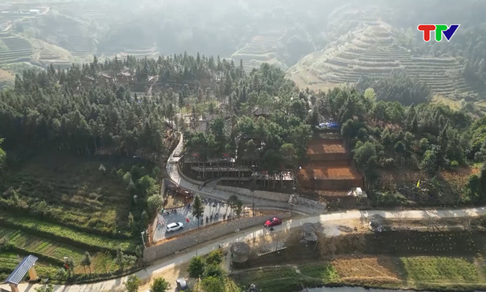 Ph&aacute;t triển du lịch bền vững tr&ecirc;n Cao nguy&ecirc;n đ&aacute; Đồng