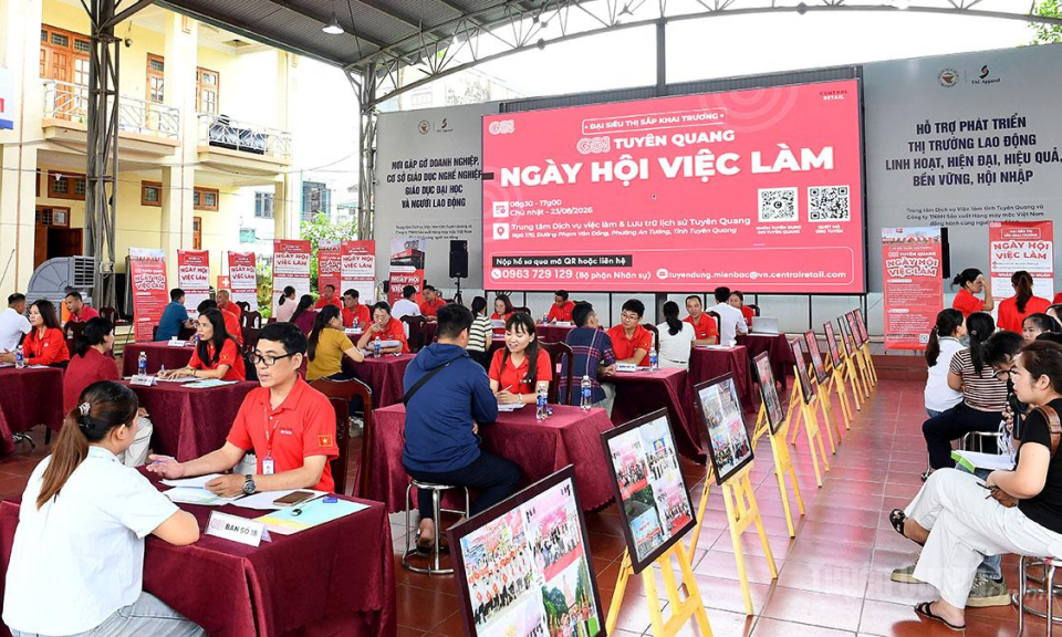 Giải quy&ecirc;́t vi&ecirc;̣c làm tại ch&ocirc;̃ từ dự &aacute;n đầu tư mới