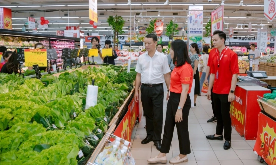 Chung tay tạo th&oacute;i quen ti&ecirc;u d&ugrave;ng xanh