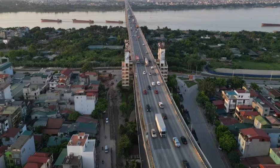 H&agrave; Nội cấm &ocirc;-t&ocirc; rẽ phải l&ecirc;n cầu Thăng Long từ 5 giờ đến 22 giờ mỗi ng&agrave;y