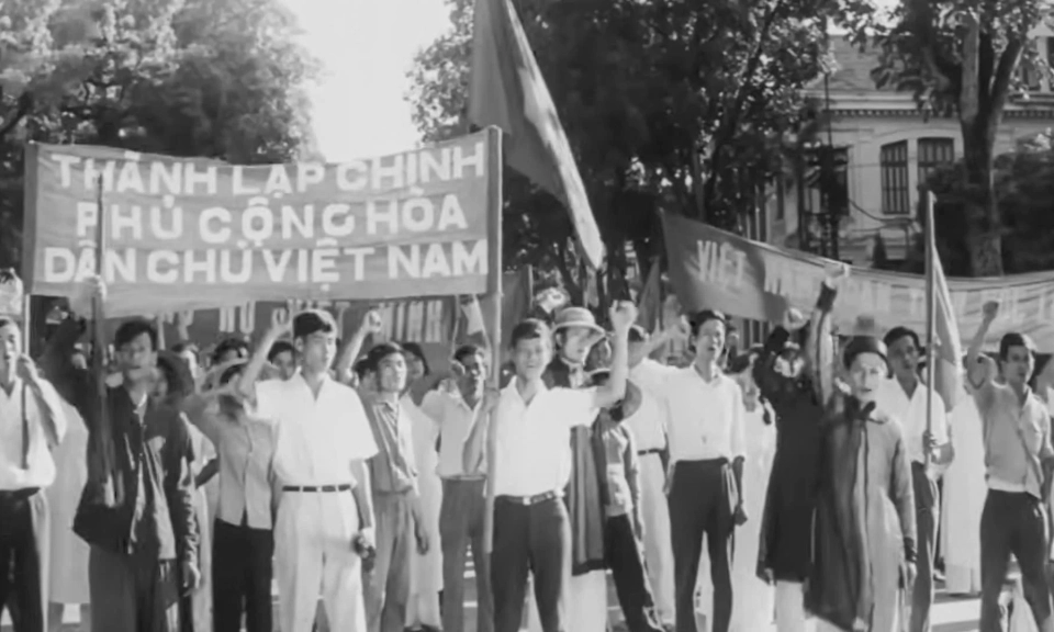 &ldquo;Sao th&aacute;ng T&aacute;m&rdquo; chiếu trong chương tr&igrave;nh &ldquo;Hẹn với phim Việt&rdquo;