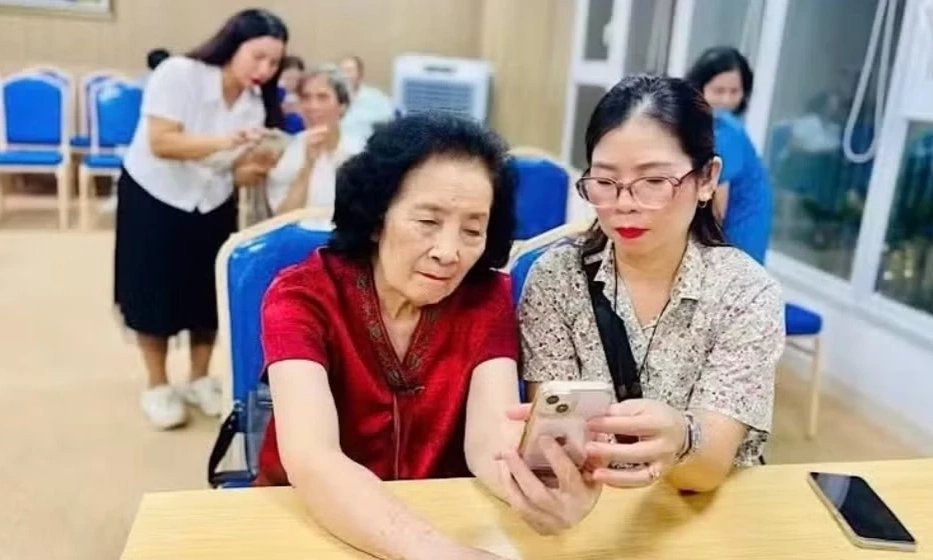 Ph&aacute;t triển c&ocirc;ng d&acirc;n số, th&uacute;c đẩy chuyển đổi số quốc gia