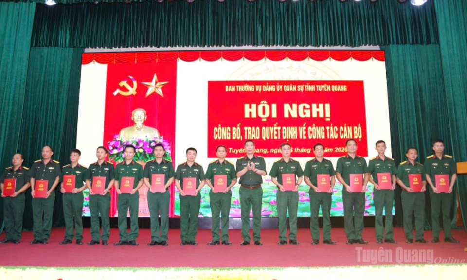 119 Sĩ quan được bổ nhiệm chức vụ Chỉ huy trưởng, Ch&iacute;nh trị vi&ecirc;n, Ch&iacute;nh trị vi&ecirc;n ph&oacute; Ban CHQS cấp x&atilde;