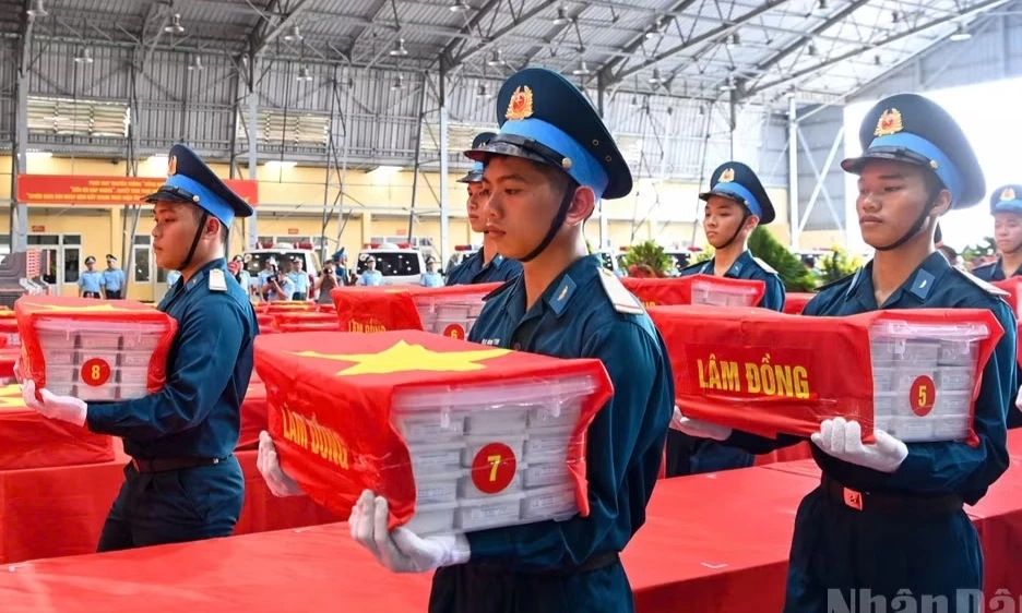 Chiến dịch 500 ng&agrave;y đ&ecirc;m: Đ&atilde; gi&aacute;m định ADN, trả kết quả gần 800 mẫu h&agrave;i cốt liệt sĩ