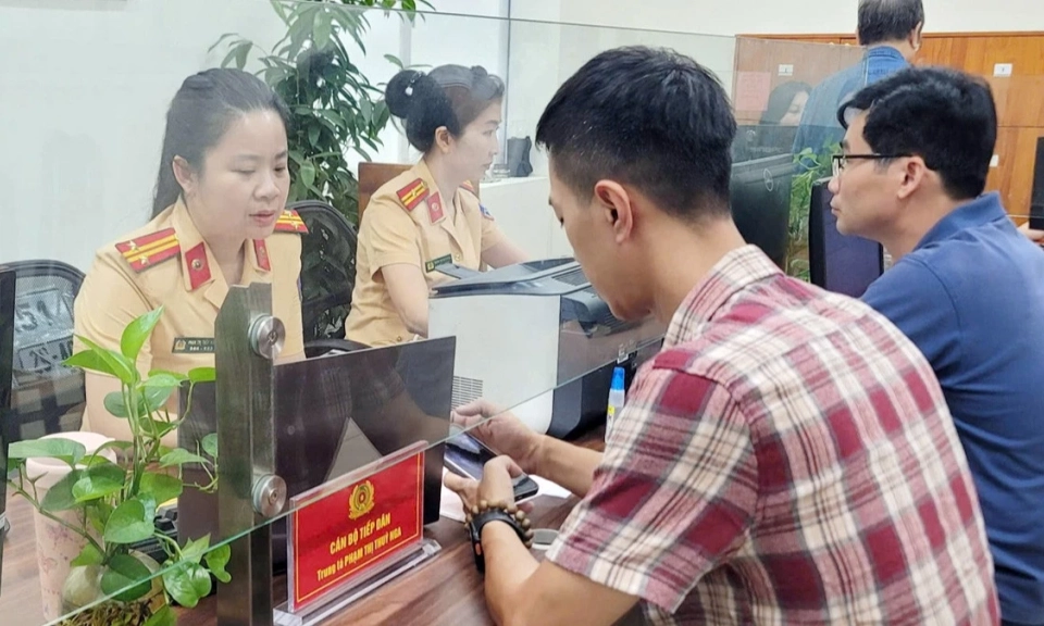 Chậm đăng k&yacute; khi mua xe m&ocirc; t&ocirc;, xe gắn m&aacute;y mới: Thiệt hại đủ đường