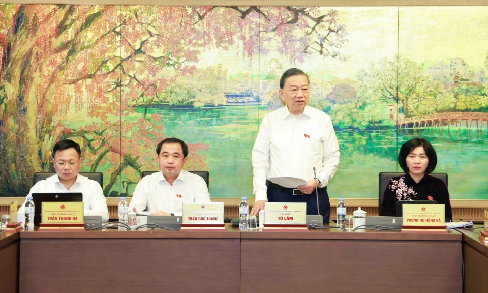Tổng B&iacute; thư, Chủ tịch nước T&ocirc; L&acirc;m: Sửa luật phải bảo vệ quyền lợi người d&acirc;n, giảm chi ph&iacute; cho nền kinh tế