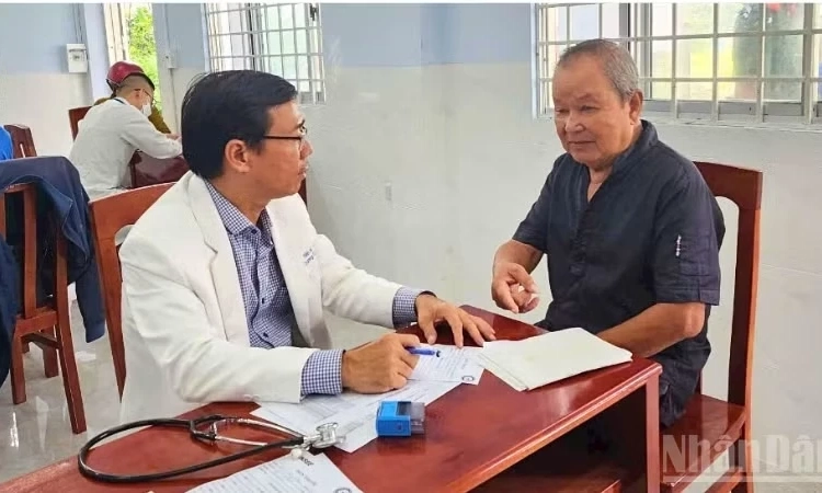 N&acirc;ng cao chất lượng kh&aacute;m, chữa bệnh, tăng sức h&uacute;t bảo hiểm y tế