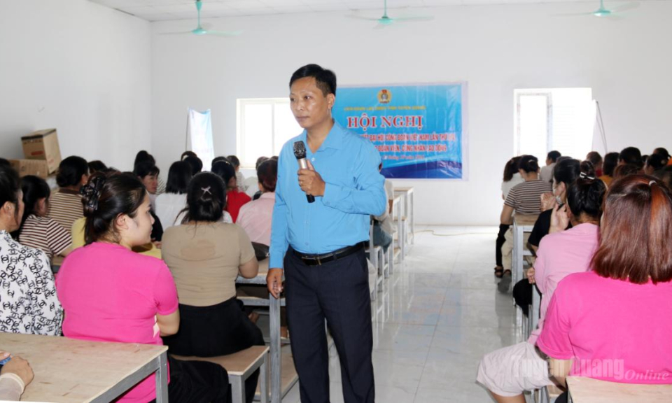 200 c&ocirc;ng nh&acirc;n, người lao động được tuy&ecirc;n truyền Nghị quyết Đại hội C&ocirc;ng đo&agrave;n Việt Nam v&agrave; ch&iacute;nh s&aacute;ch bảo hiểm x&atilde; hội