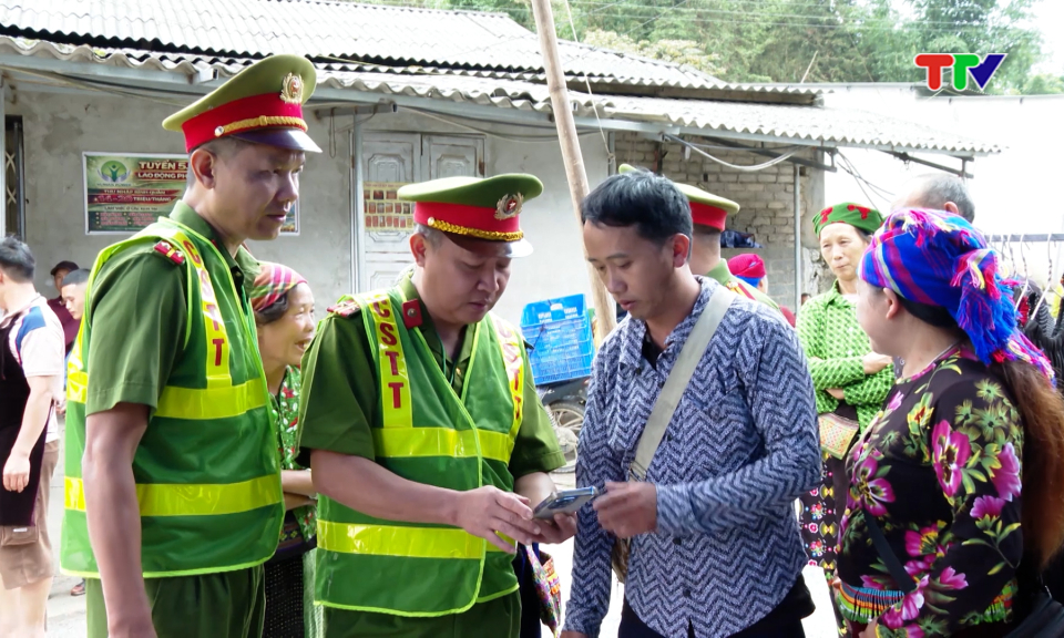 B&aacute;m địa b&agrave;n, giữ b&igrave;nh y&ecirc;n