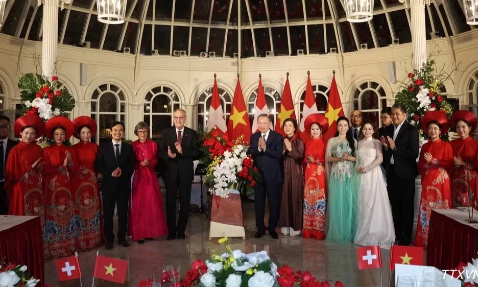 Tổng B&iacute; thư, Chủ tịch nước T&ocirc; L&acirc;m chủ tr&igrave; chi&ecirc;u đ&atilde;i Tổng thống Li&ecirc;n bang Thụy Sĩ Guy Parmelin
